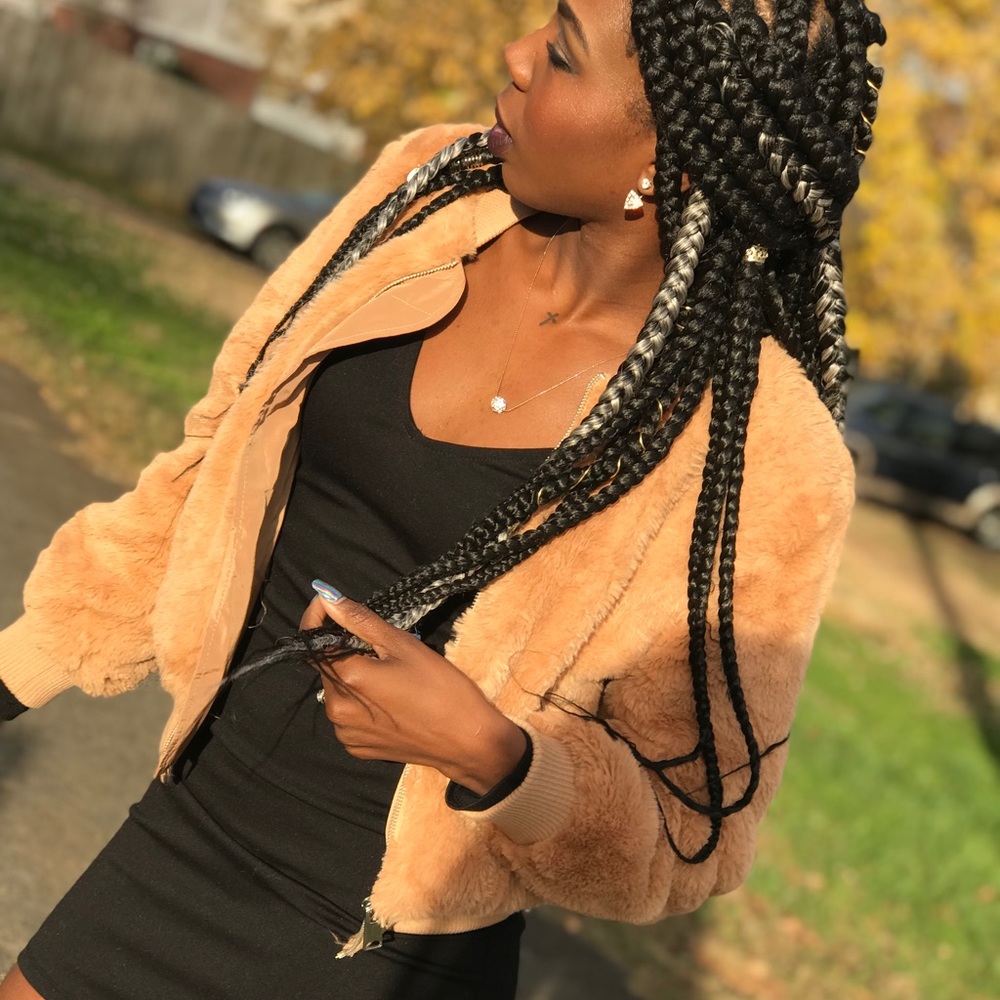 ⚡️Tan faux fur bomber ⚡️